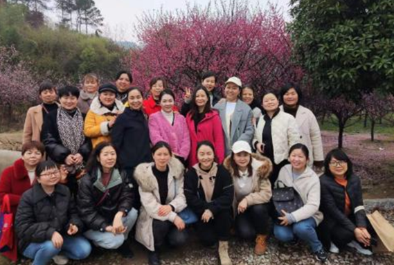 幸福生活  花漾绽放 —记2023年我校“三八”节伟德bv下载