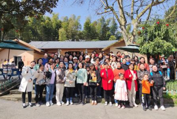 让女神“飞”起来 --必威官网西汉姆联,J9九游kok官方app下载,伟德bv下载组织庆祝“3.8”妇女节系列伟德bv下载