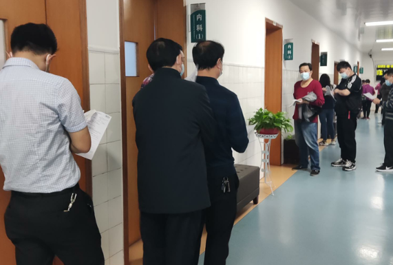 提高服务水平  关爱老师健康 ——我校开展教职工健康体检工作