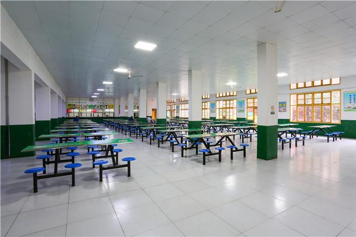 学校食堂