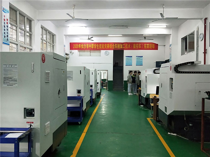 长沙市中职学校学生技能竞赛综合车削加工技术赛项在湖南省工业贸易学校举行
